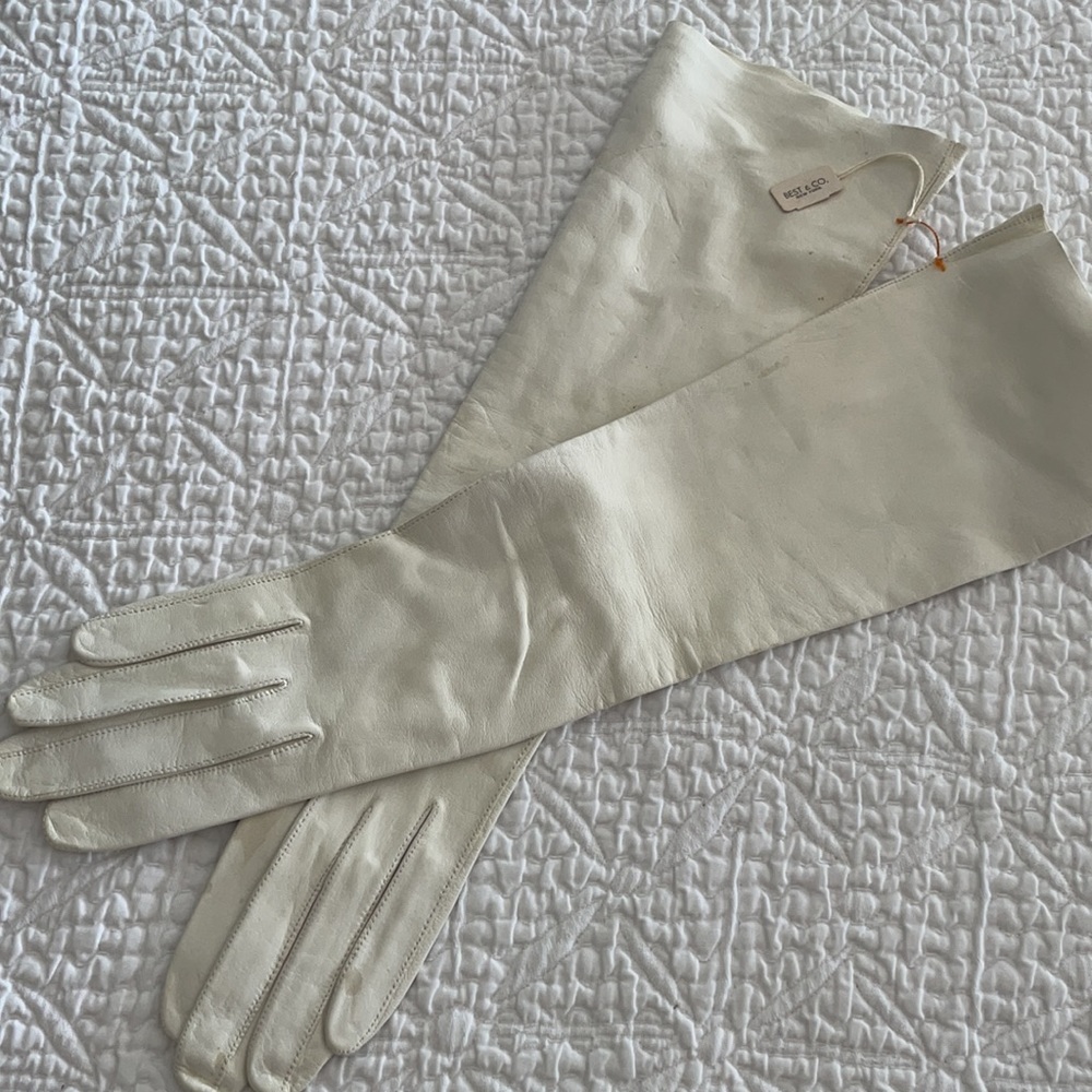 Vintage White kid elbow length gloves. Size 6/3.  Made in France.  Never worn.